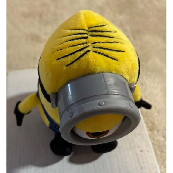 Minions The Rise Of Gru Stuart Plush Toy 5" Illumination One Eye & Denim Outfit - Picture 2 of 8